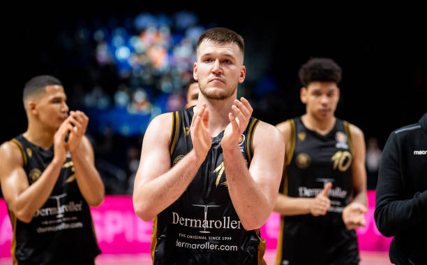 为莫塔执教 为莫塔执教