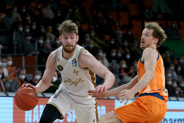 察其他后卫 察其他后卫